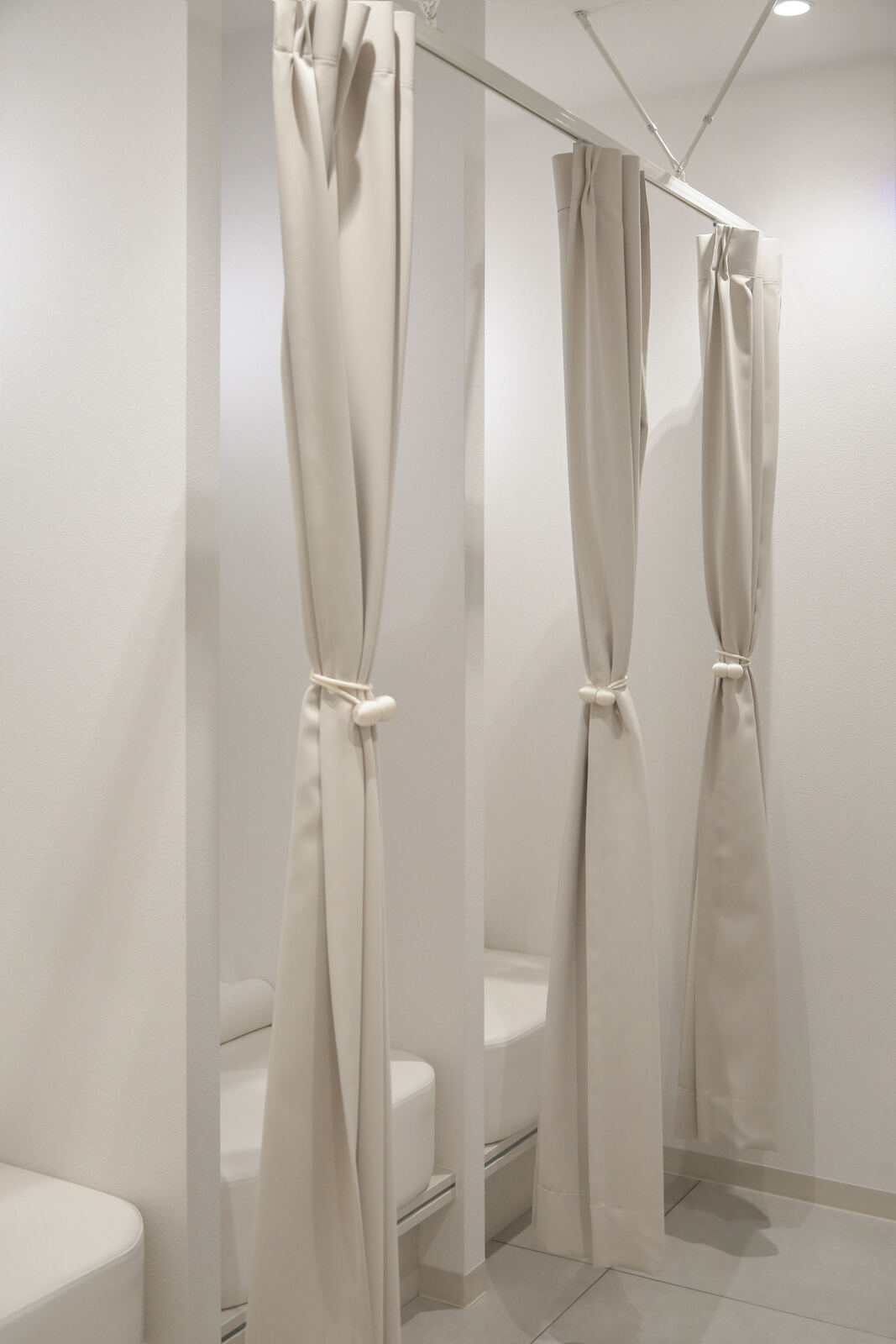 XENIA CLINIC 복도 조명