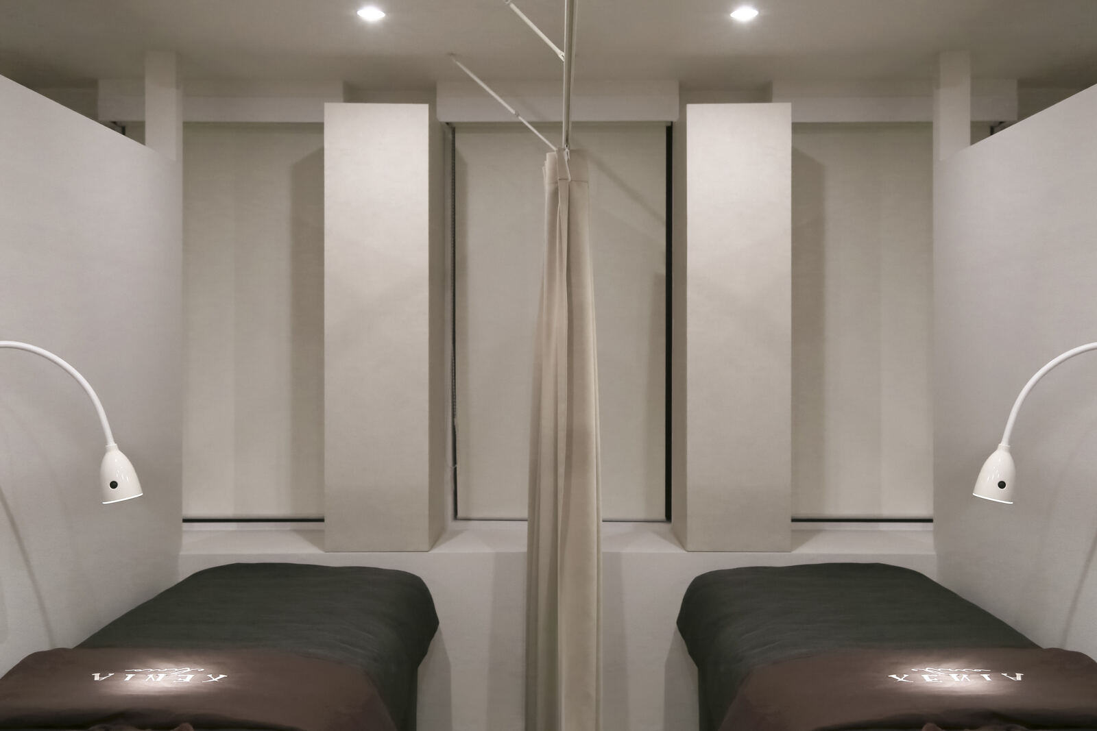XENIA CLINIC 시술 베드